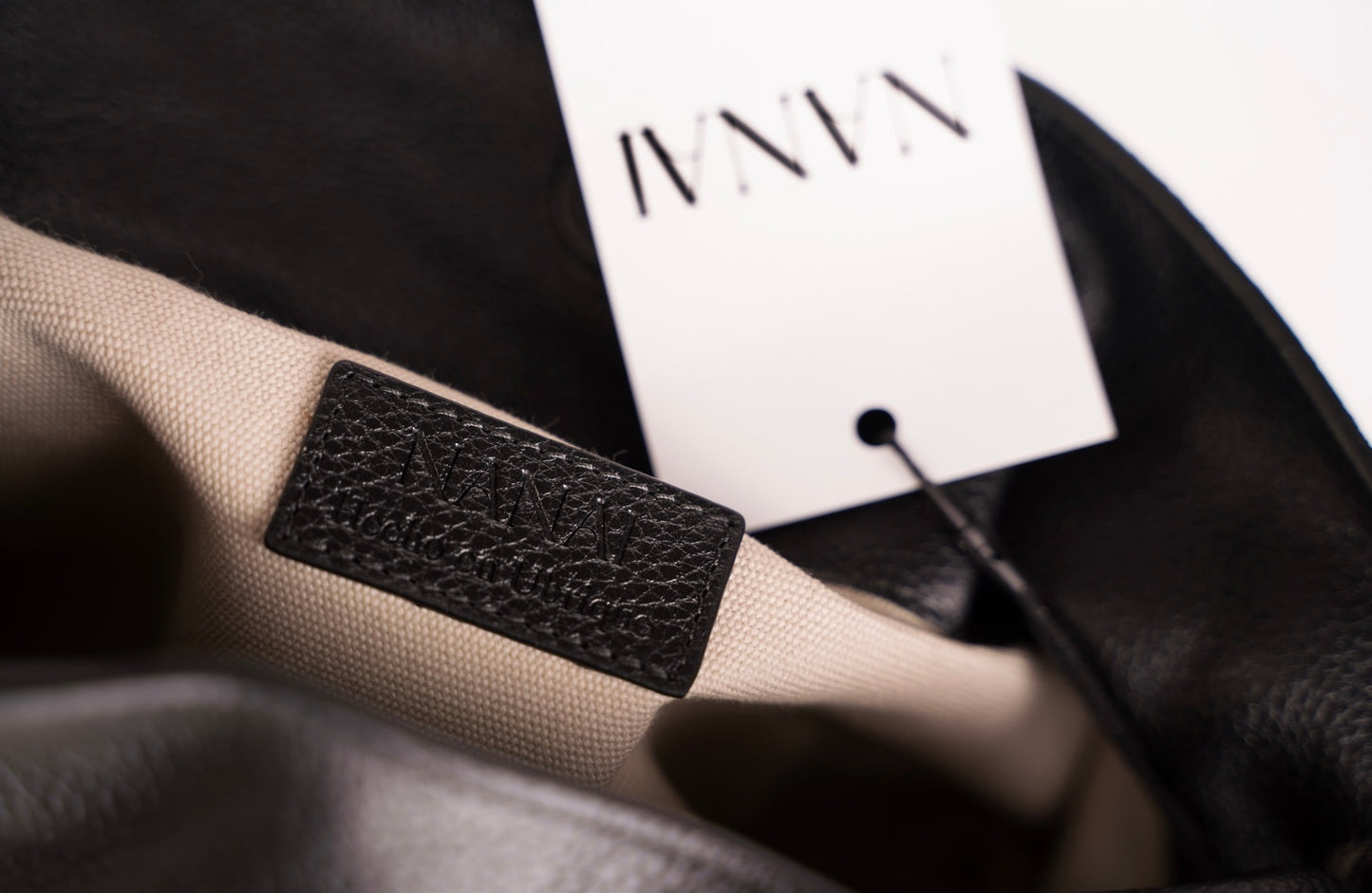 Black leather handbag handcrafted in Ubrique – NANAI Duna