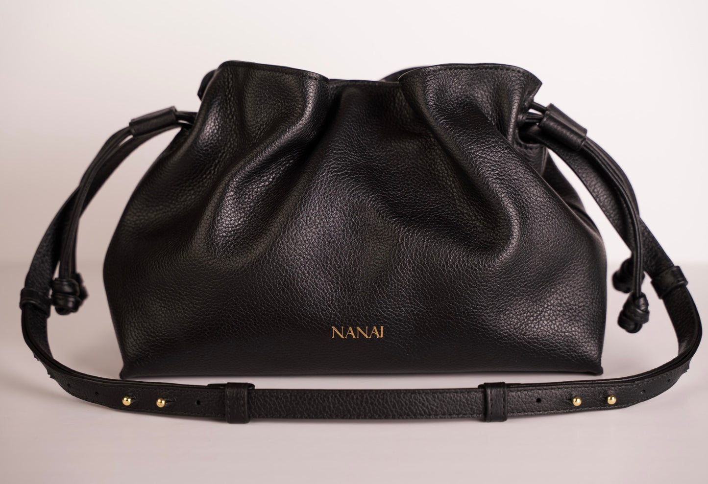 Black leather handbag handcrafted in Ubrique – NANAI Duna