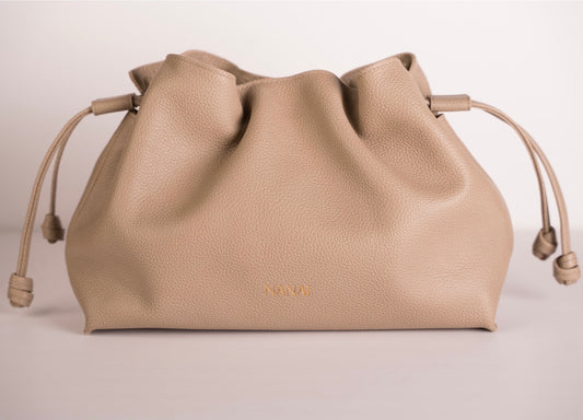 Taupe leather handbag handcrafted in Ubrique – NANAI Duna