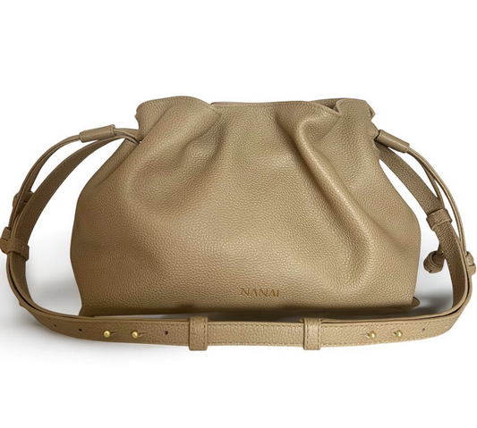 Bolso de piel taupe hecho a mano en Ubrique - NANAI Duna